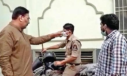 MIM corporator threatens cops on duty