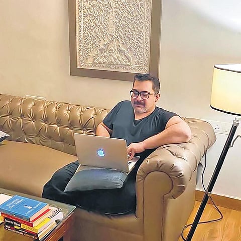 Amit Bagga maintains a fixed 11:00am-8:00pm WFH schedule