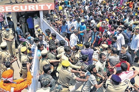 Residents of RR Venkatapuram protest at the LG Polymers plant, demanding that it be shifted. They brought bodies of three victims to the protest near Vizag on Saturday (Photo | G Satyanarayana, EPS)