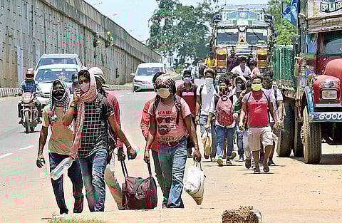Odia migrants from Bengaluru heading to screening facility at Rasulgarh (Photo | Irfana, EPS)
