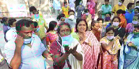 Victims of LG Polymers gas leakage under treatment staged a protest at the Rajendra Prasad Ward and demanded for better treatment at KGH in Visakhapatnam. (Photo | EPS)
