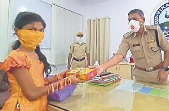 Vikarabad Superintendent of Police M Narayana gifts Vinutna a box of sweets
