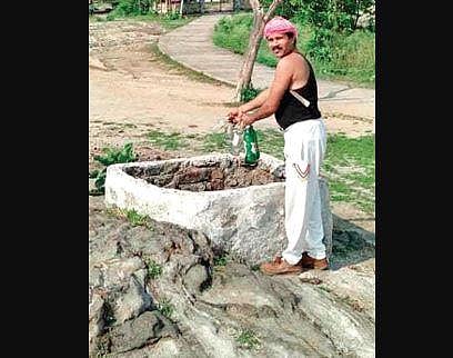 Using glass bottles, Jitendra Mahto has made several dustbins at Nandan Pahar park | EXPRESS