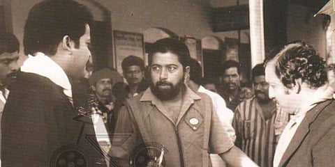 Sibi Malayil (C) with actors Mohanlal (L) and Nedumudi Venu at the sets of Dasaratham (1989).