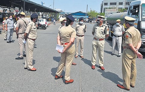 Delhi Police Commissioner S N Shrivastava along with other police officer visits Azadpur Mandi on Tuesday. (Photo | PTI)