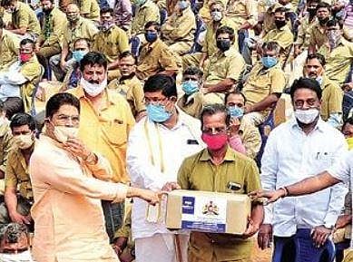 Minister Gopalaiah distributes food packets at Nandini Layout on Friday