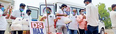 Ration kits distribution to workers by DS Max