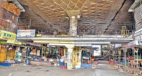 Koyambedu flower traders are waiting for alternative business site | File photo