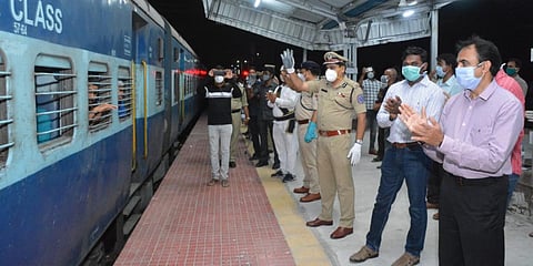 Special train with 1250 migrant workers of Bihar leaves for Khagaria from Ghatkesar station on Tuesday. (Photo| EPS)
