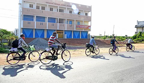 A group of migrant cycling from Kanchipuram to Madhya Pradesh. (Photo| Shiba Prasad Sahu, EPS)