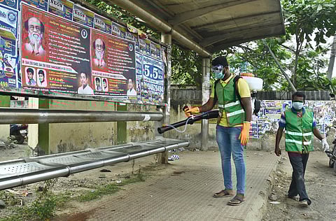Chennai Corporation officials work at Pallikaranai Bus stop on the day of Janata Curfew. (Photo | Ashwin Prasath, EPS)