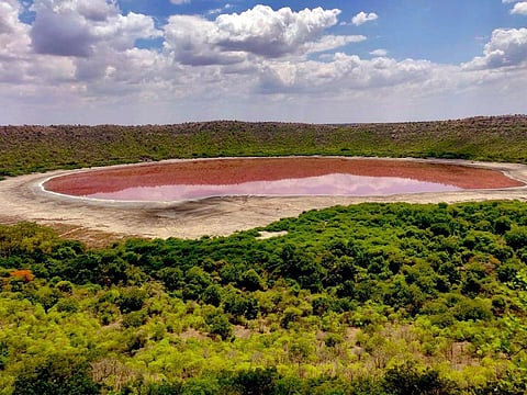 The Lonar lake in Buldhana district of Maharashtra (Photo | Twitter/ oiseaulibre3)
