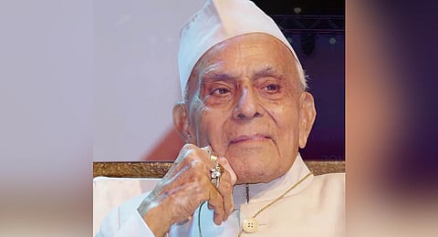 Anand Mohan Zutshi Gulzar Dehlvi. (Photo | Wikipedia/Iaktech)