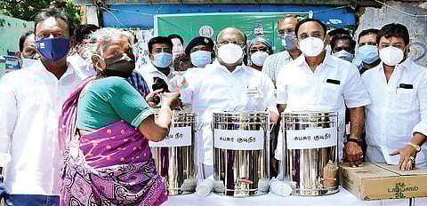 Fisheries Minister D Jayakumar inspects Covid-19 containment work at Navalar Nedunchezhian Nagar and distributes kabasura kudineer to residents
