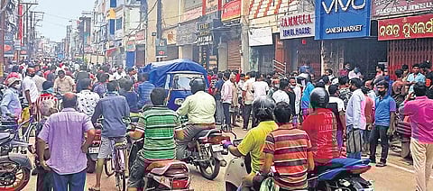 People crowd a market place in Berhampur violating social distancing norms on Monday I Express