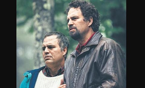 Mark Ruffalo stunningly essays the dual role of these twins—Dominick and Thomas.