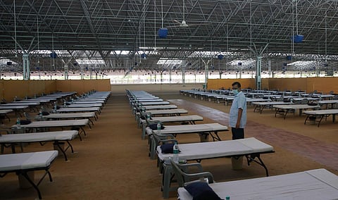 Delhi CM Arvind Kejriwal and Deputy CM Manish Sisodia inspects the Covid isolation facility at the Radha Soami Satsang Beas at Bhati Mines in New Delhi. (Photo | Shekhar Yadav, EPS)