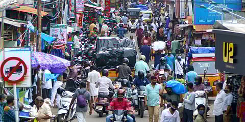 Even when COVID-19 cases see a spike, the common public continuously violate at SM Street in Kozhikode on Saturday. (Photo| TP Sooraj, EPS)