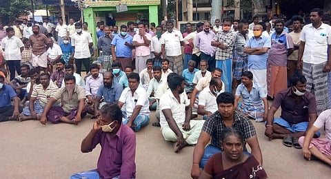 Public and traders resort to protest condemning the killing of two traders in police custody at Sathankulam on Tuesday. (Photo | Express)