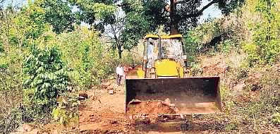 The kin of the deceased also went to the burial ground in the same tractor and performed the last rites.  (File Photo | EPS)