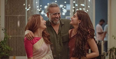 Film director Anubhav Sinha on the sets of Thappad with actors Dia Mirza (L) and Tapsee Pannu (R). (Photo| IMDb)