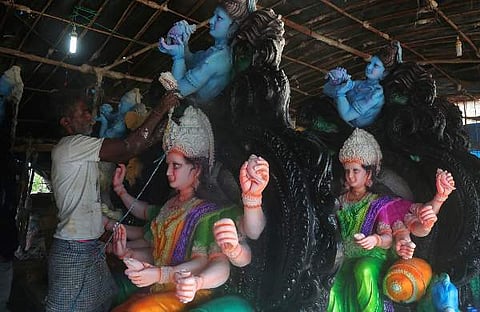 Kumartuli artisan offers 20 per cent discount on Durga idols booked online during lockdown