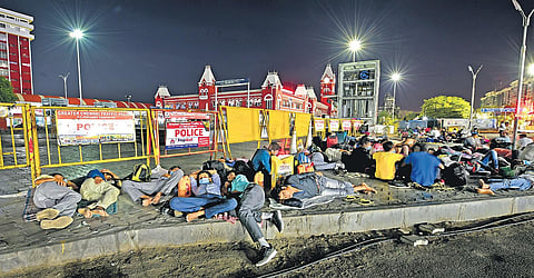 A scene outside Chennai Central where labourers from Nepal and different parts of north India wait to board special trains. (Photo |EPS/ Shiba Prasad Sahu)