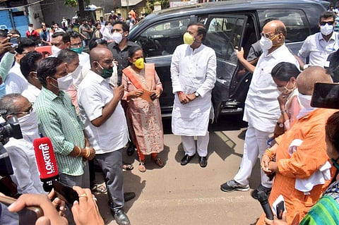 Sharad Pawar interacted with locals at a market in Mangaon where district guardian minister Aditi Tatkare and Raigad Lok Sabha MP Sunil Tatkare were also present. (Photo | Twitter/@Pawarspeaks)