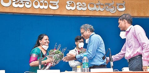 Newly elected Zilla Panchayat president Sujata Kallimani being congratulated by Regional Commissioner Aditya Amlan Biswas in Vijayapura on Tuesday | EXPRESS