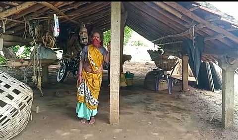Family members of a covid positive person staying in the cattle shed at Etamanuguda Vizianagaram (Photo | EPS)