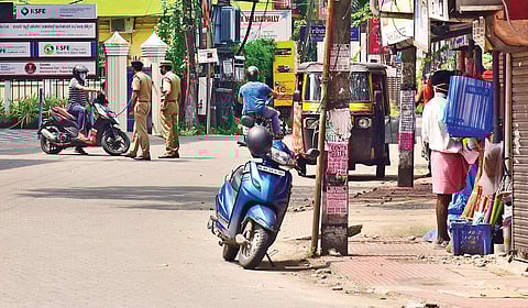 Police personnel regulating movement of people in the containment zone at Palarivattom area in Kochi | Albin Mathew