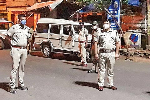 Berhampur SP Pinak Mishra along with policemen enforcing Covid-19 norms. (Photo| EPS)