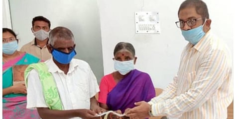 Erode Collector C Kathiravan handing over a cheque of Rs 25,000 from his salary to the disabled couple | EXPRESS