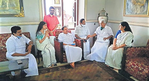 Former Chief Minister Oommen Chandy, MLAs K Muraleedharan and V S Sivakumar visit the members of the erstwhile Travancore royal family at the Kowdiar Palace in Thiruvananthapuram on Tuesday | Express