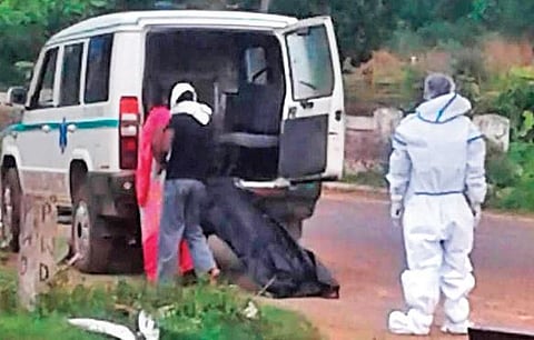 Somnath’s body being taken off the ambulance by his siblings. (Photo| EPS)