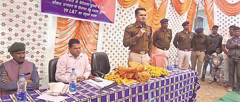 Ratlam SP Gaurav Tiwari (holding a mic) and his with the help of educated Kanjars, are focusing on educating and training the community. (Photo| EPS)