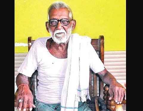 A resident of Bhagaban Sindhola, a village under Balikuda tehsil, Das is still active and completes all daily chores himself.