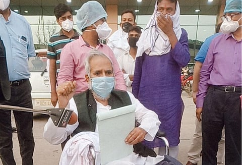 Raghuvansh Prasad Singh being discharged after coronavirus treatment (Photo | EPS)