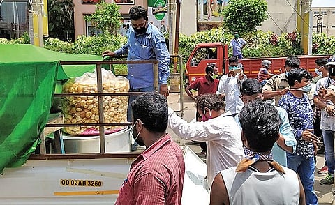 Civic authorities seize utensils and food from roadside eateries that served food to people in violation of Covid-19 norms in Bhubaneswar on Friday