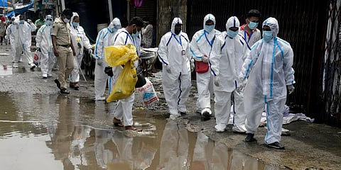 Health workers wearing PPE go to carry medical checkup of the residents of 'containment zones'  at Malad in Mumbai. (Photo| PTI)