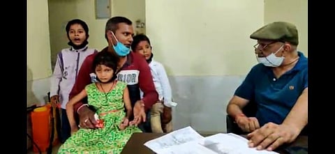 Leelaram Mali and his children at Seemant Lok Sanghthan office in Jodhpur (Photo | EPS)