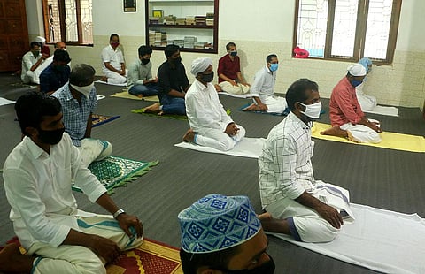 Devotees offering Bakrid special prayer at Vayalali Mahallu Juma Masjid, Perambra in Kozhikode. (Photo | TP Sooraj, EPS)