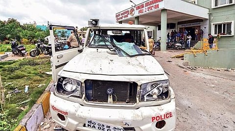 A vandalised police vehicle in front of DJ Halli police station | VINOD KUMAR T