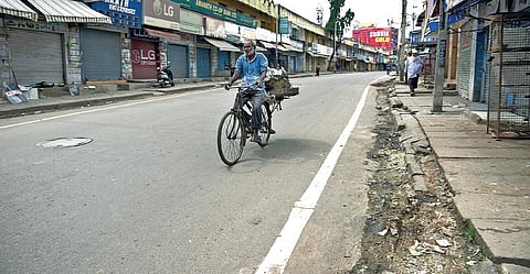 Tannery Road is deserted a day after violence over an offensive social media post in Bengaluru on Tuesday night | VINOD KUMAR T