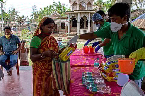 The Robin Hood Army providing dry ration in Sonarpur.