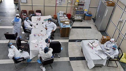 Doctors and other medical staff at the COVID-19 dedicated LNJP Hospital in New Delhi. (Photo | Parveen Negi, EPS)