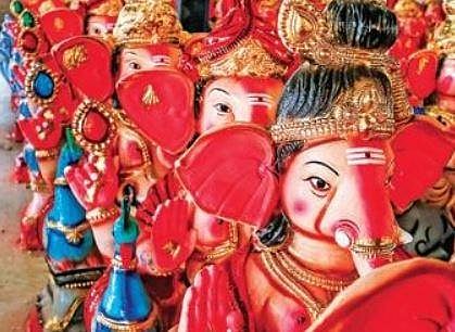 Vinayakar idols arranged after final touches in Karur | Express