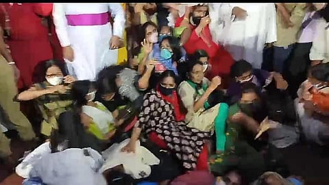 Women protest against police entering the St.Thomas Jacobite Syrian Cathedral, Mulanthuruthy. (Photo | Express)