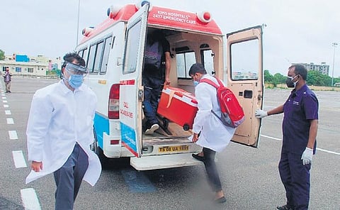 Medical staff at the airport after the organ was airlifted from Pune and brought to Hyderabad for a patient at KIMS Heart and Lung Transplant Institute on Sunday
