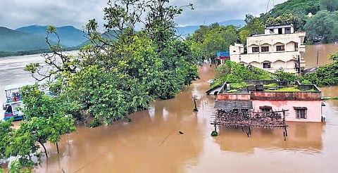 Devipatnam police station and police quarters submerged in Godavari floods in East Godavari district. (Photo | EPS)